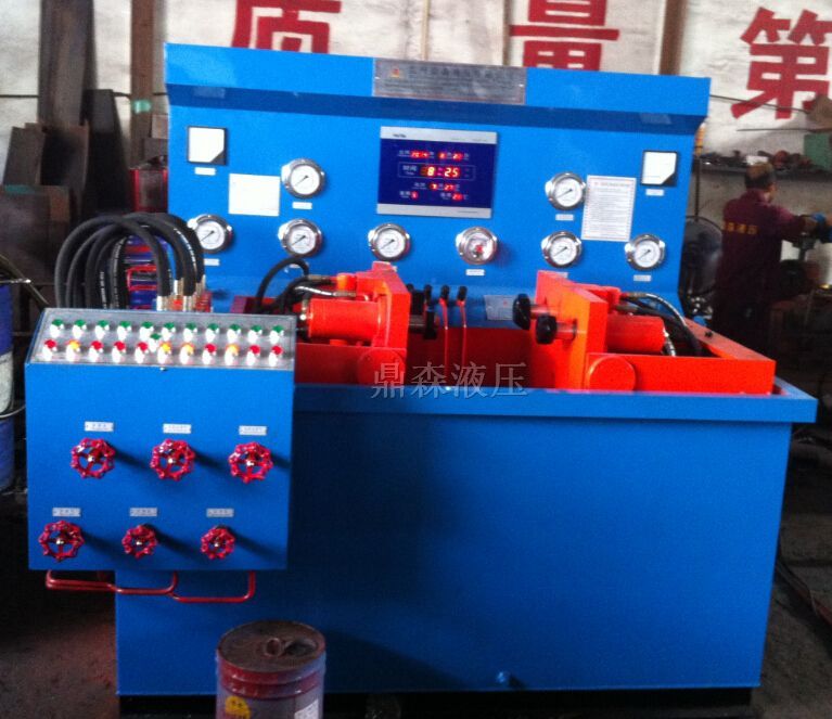 試壓現場(chǎng)圖，可選配電腦，打印以及遠程監控